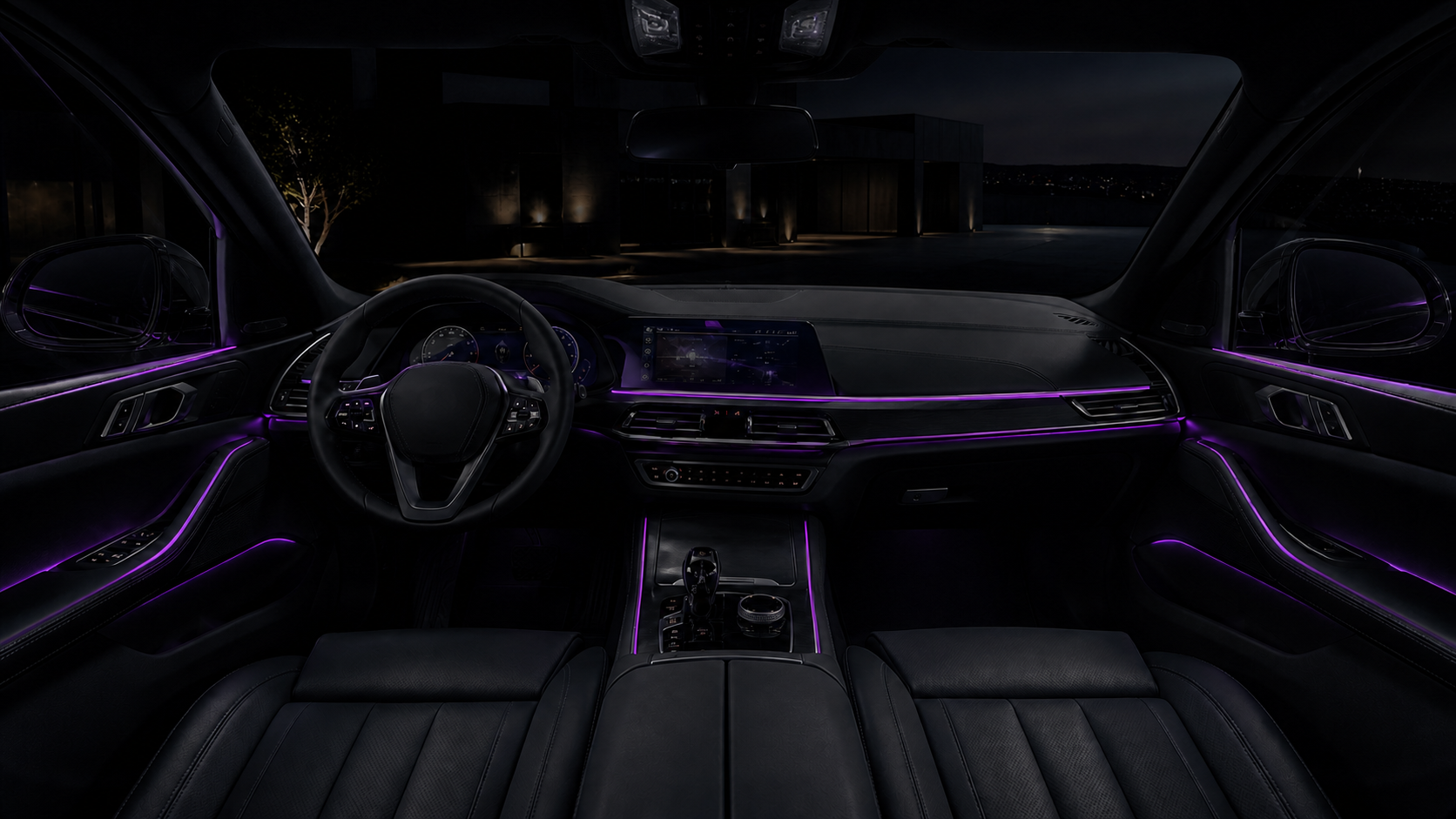 Innenraum in feinem violettem Licht