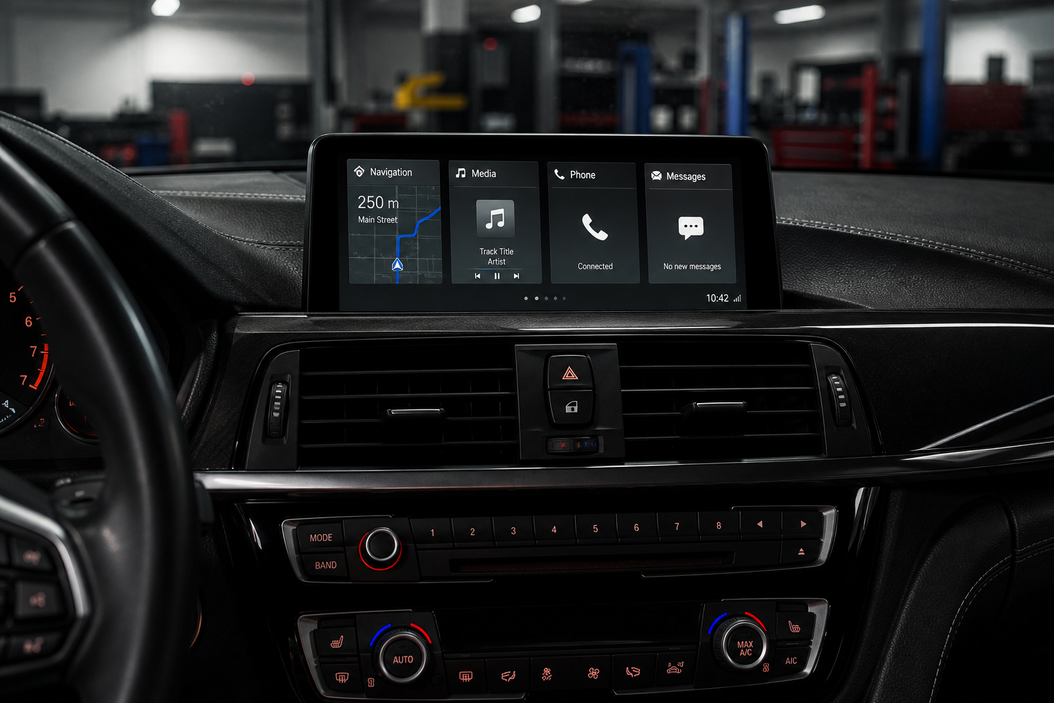 Fahrzeugdisplay mit integrierter Navigation, Medien-, Telefon- und Nachrichtenansicht